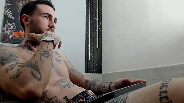 Snapshot of Luke_davis01 chatting on 02-20-25, 04:57 Luke davis01 online show from 02-20-25, 04:57