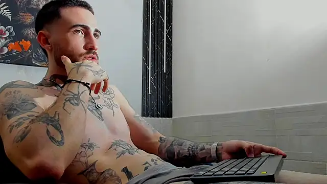Snapshot of Luke_davis01 chatting on 02-24-25, 03:53 Luke davis01 online show from 02-24-25, 03:53