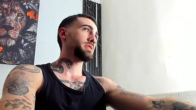 Snapshot of Luke_davis01 chatting on 03-15-25, 04:43 Luke davis01 online show from 03-15-25, 04:43