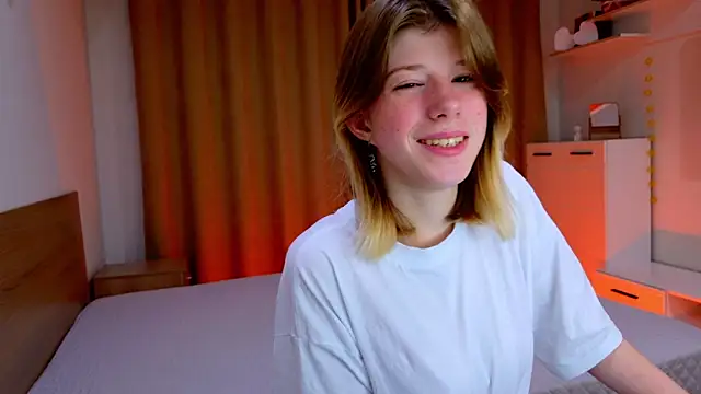 Snapshot of Bella_amory chatting on 10-30-25, 03:13 Bella amory online show from 10-30-25, 03:13