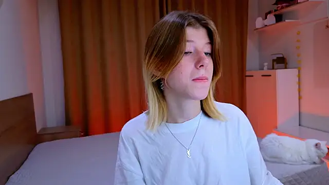 Snapshot of Bella_amory chatting on 11-02-25, 03:03 Bella amory online show from 11-02-25, 03:03