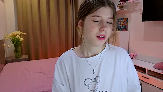 Snapshot of Bella_amory chatting on 02-21-26, 01:50 Bella amory online show from 02-21-26, 01:50