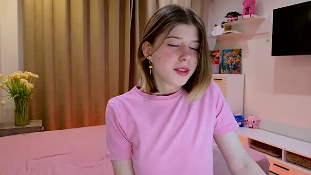 Snapshot of Bella_amory chatting on 02-21-26, 10:00 Bella amory online show from 02-21-26, 10:00