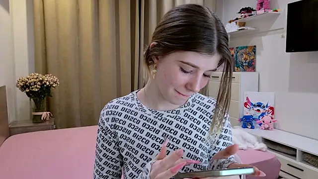 Snapshot of Bella_amory chatting on 03-10-26, 08:25 Bella amory online show from 03-10-26, 08:25