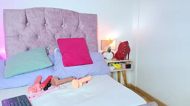 Skye Moore online show from 02-01-26, 04:16