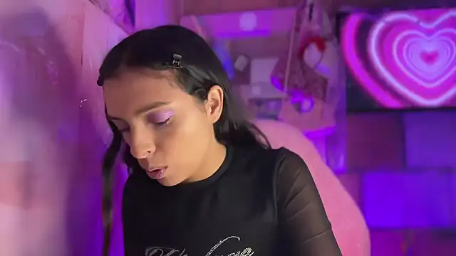 Skye Moore online show from 07-03-26, 01:56