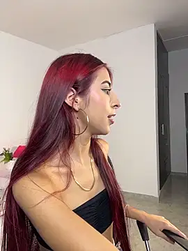 Snapshot of Mirandaa_Rogers chatting on 02-21-26, 07:04 Mirandaa Rogers online show from 02-21-26, 07:04