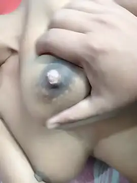 Snapshot of simrun70 chatting on 11-12-25, 12:00 simrun70 online show from 11-12-25, 12:00