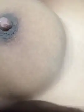 Snapshot of simrun70 chatting on 12-21-25, 12:07 simrun70 online show from 12-21-25, 12:07