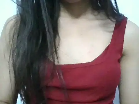 Snapshot of laila_10 chatting on 02-13-26, 11:28 laila 10 online show from 02-13-26, 11:28