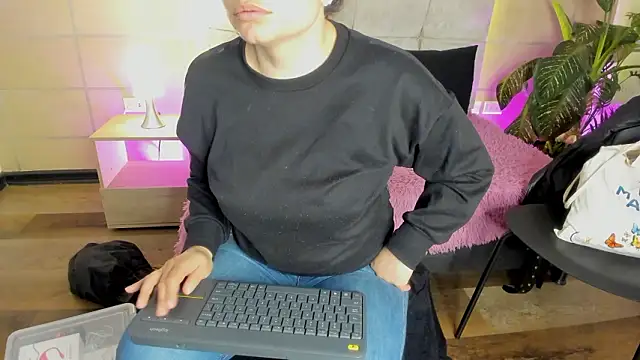  michonne  online show from 03-12-26, 03:23