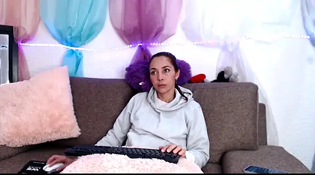 Snapshot of alisonandree chatting on 02-17-25, 05:21 alisonandree online show from 02-17-25, 05:21