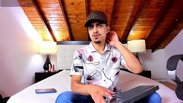 Snapshot of Sebastian_Berne chatting on 02-13-25, 07:10 Sebastian Berne online show from 02-13-25, 07:10