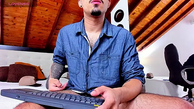 Snapshot of Sebastian_Berne chatting on 03-07-25, 10:32 Sebastian Berne online show from 03-07-25, 10:32