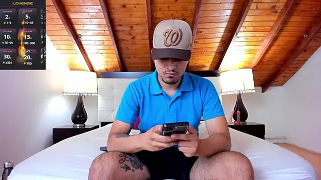 Snapshot of Sebastian_Berne chatting on 10-21-25, 07:25 Sebastian Berne online show from 10-21-25, 07:25