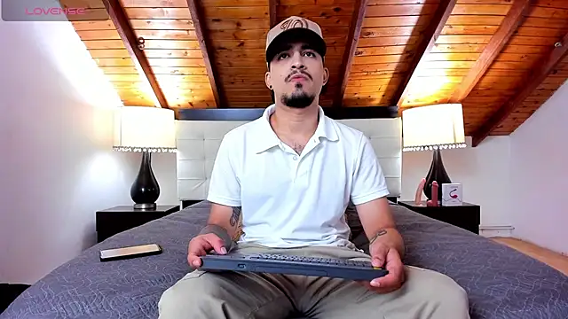 Snapshot of Sebastian_Berne chatting on 11-14-25, 07:23 Sebastian Berne online show from 11-14-25, 07:23