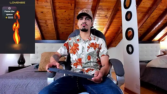 Snapshot of Sebastian_Berne chatting on 12-05-25, 07:10 Sebastian Berne online show from 12-05-25, 07:10