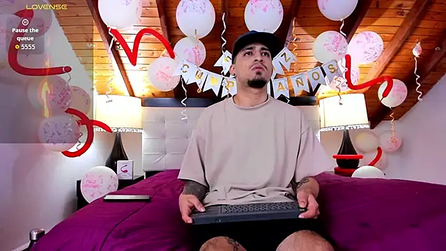 Snapshot of Sebastian_Berne chatting on 02-20-26, 07:14 Sebastian Berne online show from 02-20-26, 07:14