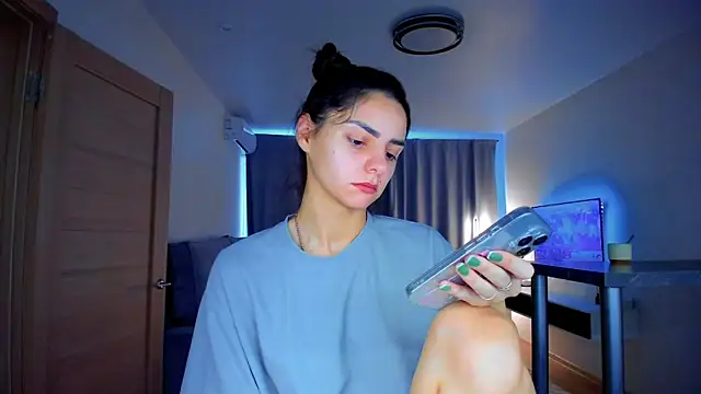 Snapshot of EmiliaZen chatting on 10-16-25, 01:01 EmiliaZen online show from 10-16-25, 01:01