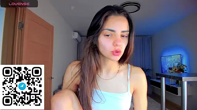 Snapshot of EmiliaZen chatting on 10-27-25, 05:39 EmiliaZen online show from 10-27-25, 05:39