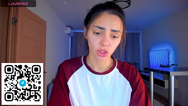 Snapshot of EmiliaZen chatting on 11-03-25, 01:23 EmiliaZen online show from 11-03-25, 01:23