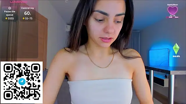 Snapshot of EmiliaZen chatting on 11-12-25, 01:00 EmiliaZen online show from 11-12-25, 01:00