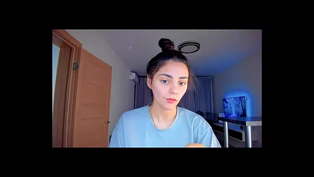 Snapshot of EmiliaZen chatting on 11-22-25, 02:49 EmiliaZen online show from 11-22-25, 02:49