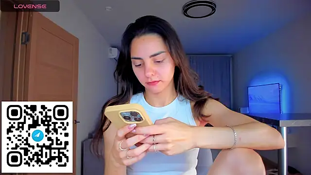 Snapshot of EmiliaZen chatting on 11-24-25, 05:12 EmiliaZen online show from 11-24-25, 05:12