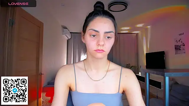 Snapshot of EmiliaZen chatting on 02-26-26, 07:24 EmiliaZen online show from 02-26-26, 07:24