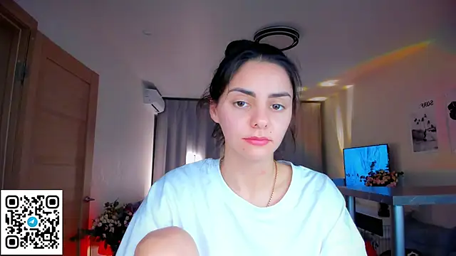 Snapshot of EmiliaZen chatting on 03-08-26, 05:17 EmiliaZen online show from 03-08-26, 05:17