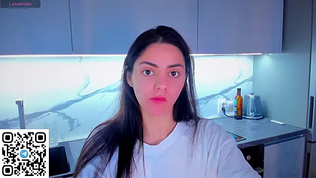 Snapshot of EmiliaZen chatting on 05-01-26, 02:43 EmiliaZen online show from 05-01-26, 02:43
