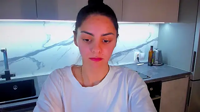Snapshot of EmiliaZen chatting on 05-11-26, 11:02 EmiliaZen online show from 05-11-26, 11:02