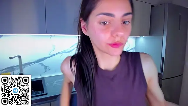 Snapshot of EmiliaZen chatting on 05-25-26, 08:04 EmiliaZen online show from 05-25-26, 08:04