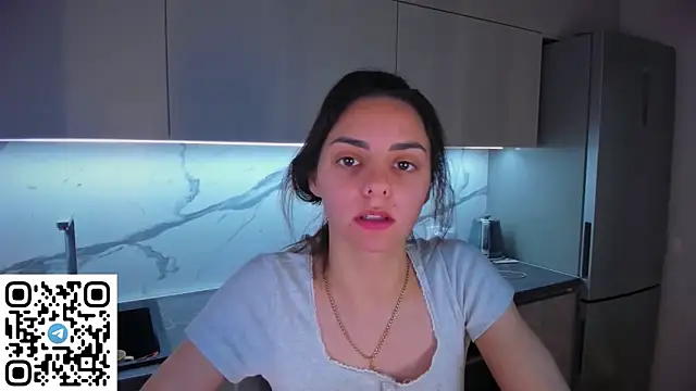 Snapshot of EmiliaZen chatting on 05-31-26, 06:09 EmiliaZen online show from 05-31-26, 06:09