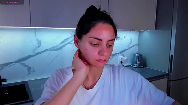 Snapshot of EmiliaZen chatting on 06-16-26, 04:53 EmiliaZen online show from 06-16-26, 04:53