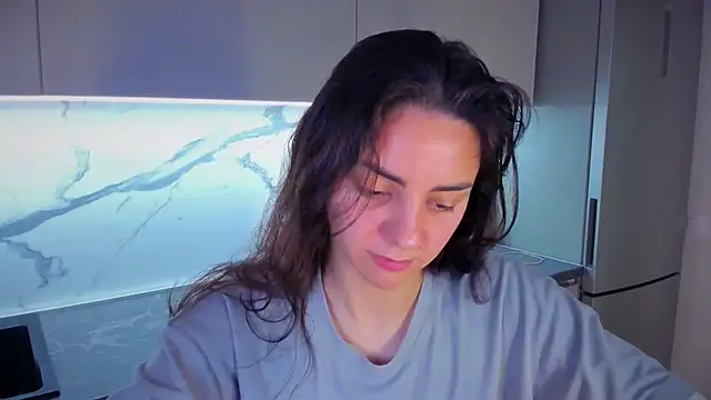 Snapshot of EmiliaZen chatting on 06-17-26, 08:10 EmiliaZen online show from 06-17-26, 08:10
