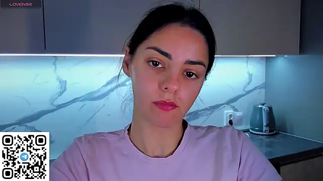Snapshot of EmiliaZen chatting on 07-04-26, 06:58 EmiliaZen online show from 07-04-26, 06:58