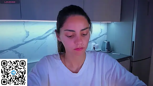 Snapshot of EmiliaZen chatting on 07-16-26, 10:54 EmiliaZen online show from 07-16-26, 10:54