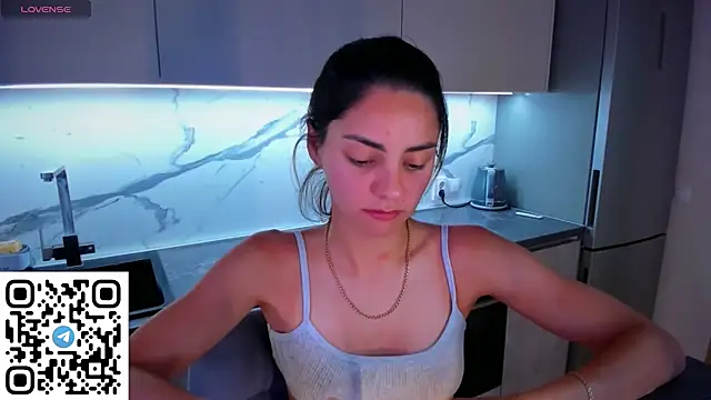 Snapshot of EmiliaZen chatting on 07-18-26, 04:22 EmiliaZen online show from 07-18-26, 04:22