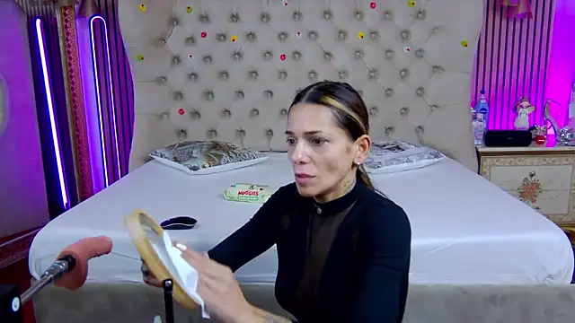 Snapshot of PlayfulShow chatting on 12-17-25, 06:52 PlayfulShow online show from 12-17-25, 06:52