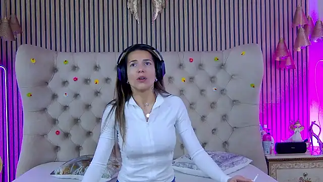 Snapshot of PlayfulShow chatting on 01-06-26, 12:53 PlayfulShow online show from 01-06-26, 12:53