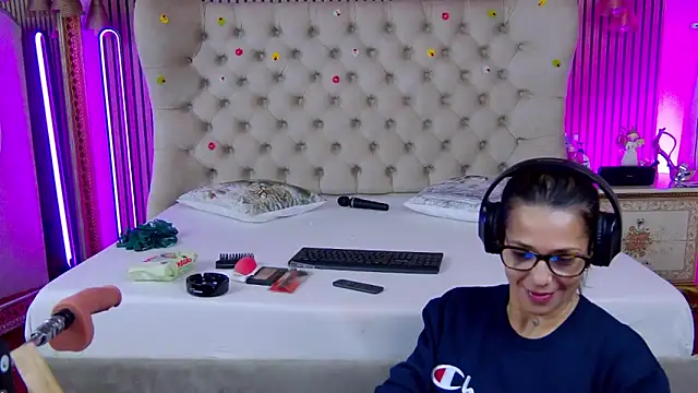 Snapshot of PlayfulShow chatting on 01-08-26, 09:33 PlayfulShow online show from 01-08-26, 09:33