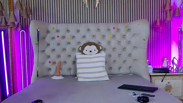 Snapshot of PlayfulShow chatting on 02-19-26, 12:45 PlayfulShow online show from 02-19-26, 12:45