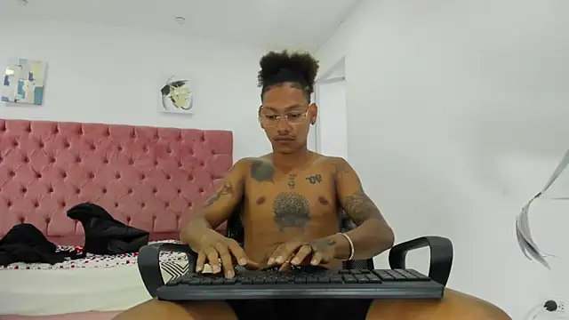 Snapshot of blackdirty420 chatting on 02-18-25, 06:04 blackdirty420 online show from 02-18-25, 06:04