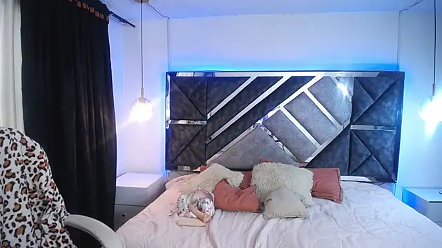 Snapshot of lizha_milf chatting on 03-13-25, 10:54 lizha milf online show from 03-13-25, 10:54