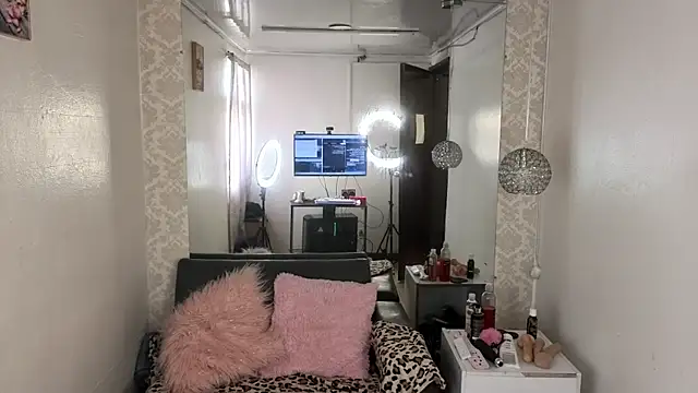 Snapshot of lizha_milf chatting on 11-04-25, 04:17 lizha milf online show from 11-04-25, 04:17