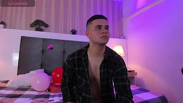 Sebastian Phoenix online show from 02-15-25, 06:23