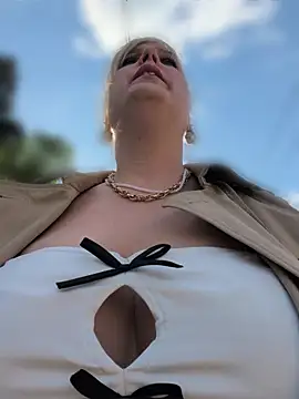 Sexybiene969 online show from 04-22-26, 04:08