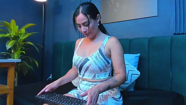 Snapshot of scarlet_edwars chatting on 11-17-25, 06:57 scarlet edwars online show from 11-17-25, 06:57