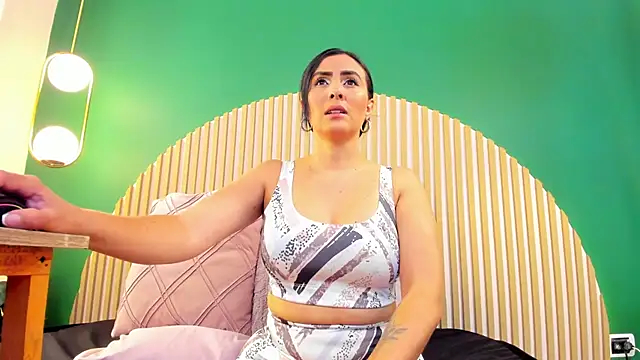 Snapshot of scarlet_edwars chatting on 02-12-26, 06:25 scarlet edwars online show from 02-12-26, 06:25